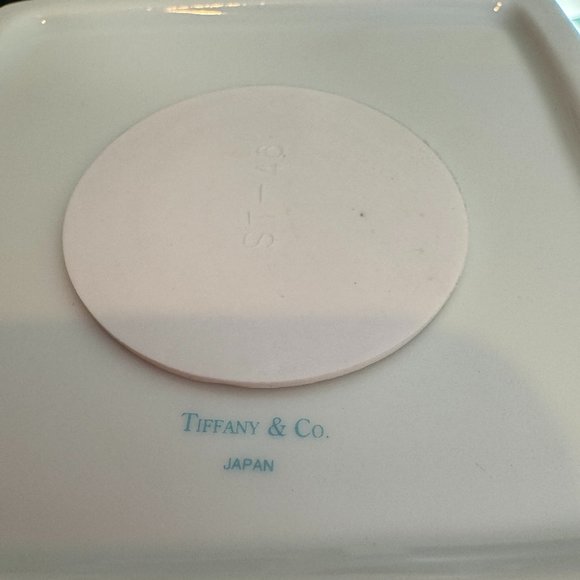 Tiffany & Co Signature Bow Box Bank w/Gift Box & Ribbon - Picture 7 of 11